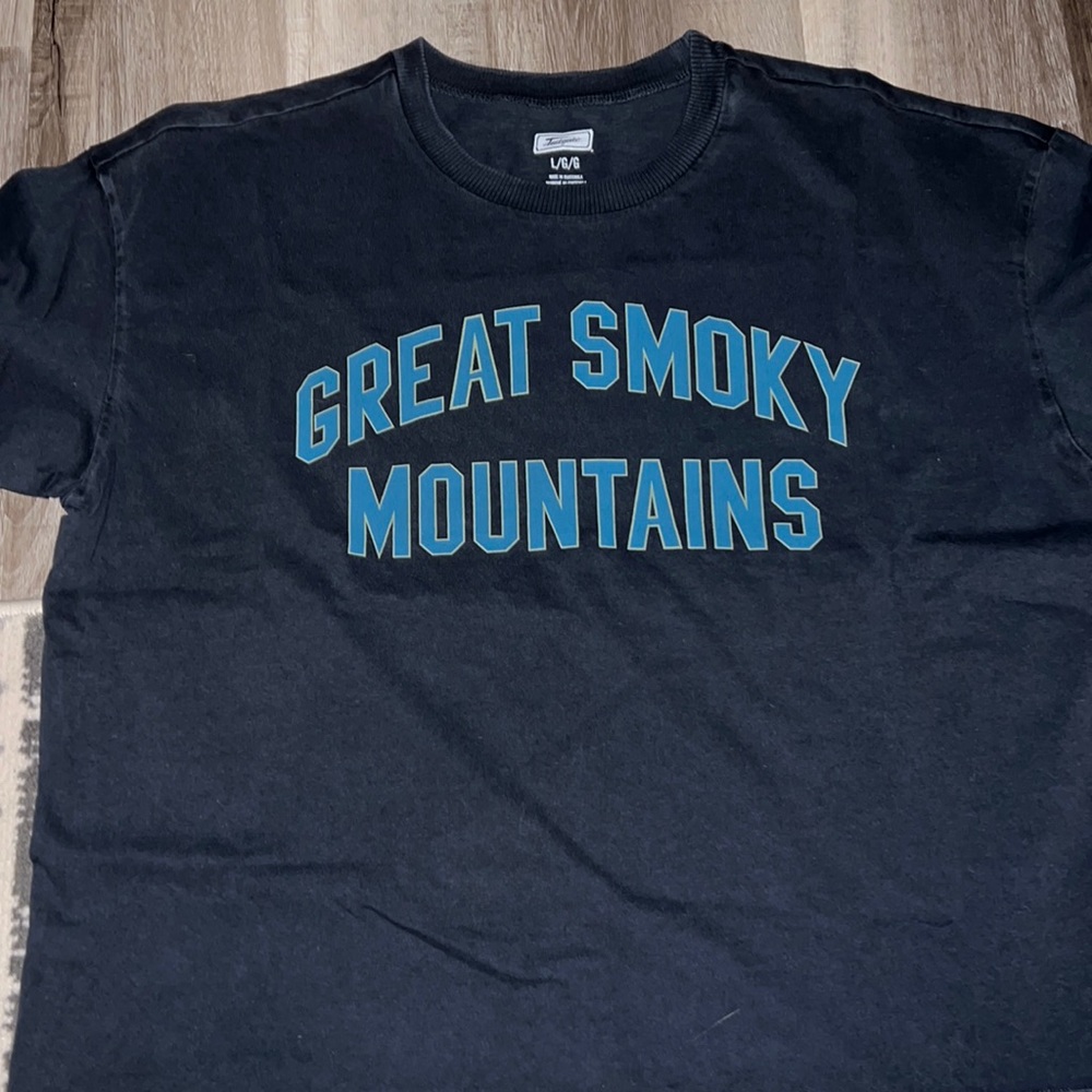 Women’s semi cropped Tailgate Smoky Mountains Tshirt size Large